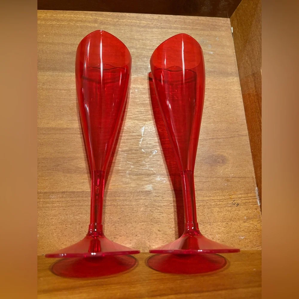 Red Heart-Shaped Champagne Flutes plastic - Picture 4 of 4